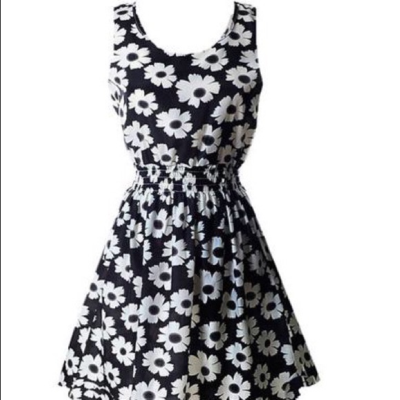 BRAND NEW LIVA GIRL SLEEVELESS FLORAL DRESS SZ L - Picture 2 of 4